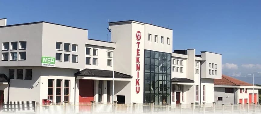 Objekti i fabrikës TEKNIKU në Lugbunar, Gjakovë